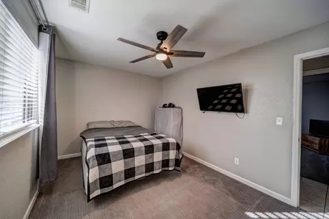 Bedroom - 6955 Yvonne Ct, Redding, CA 96001 photo 4 of 5