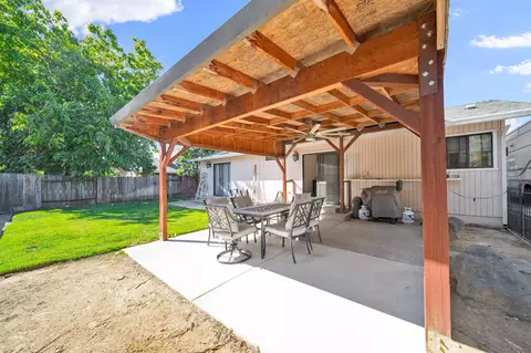 Exterior - 6955 Yvonne Ct, Redding, CA 96001 photo 5 of 9