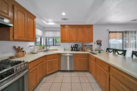 Kitchen - 6955 Yvonne Ct, Redding, CA 96001 photo 2 of 4