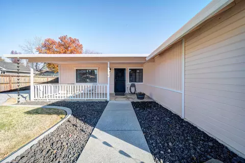 Exterior - 6955 Yvonne Ct, Redding, CA 96001 photo 2 of 9