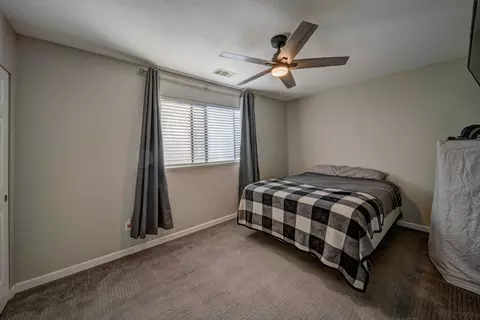 Bedroom - 6955 Yvonne Ct, Redding, CA 96001 photo 3 of 5