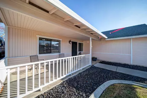 Exterior - 6955 Yvonne Ct, Redding, CA 96001 photo 3 of 9