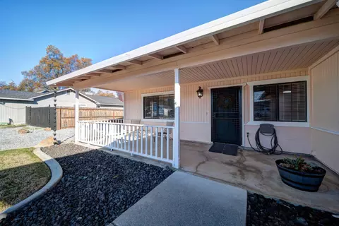 Exterior - 6955 Yvonne Ct, Redding, CA 96001 photo 4 of 9