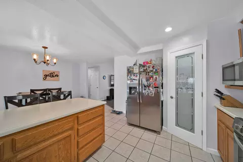 Kitchen - 6955 Yvonne Ct, Redding, CA 96001 photo 3 of 4