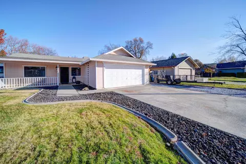 Exterior - 6955 Yvonne Ct, Redding, CA 96001 photo 1 of 9