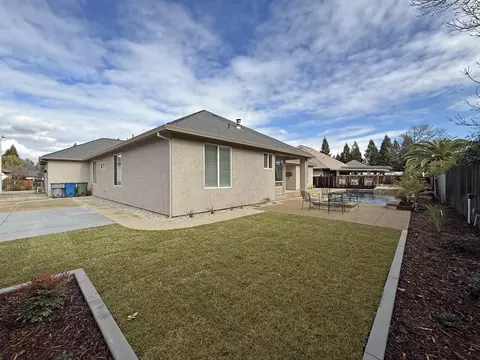 Exterior - 2807 Montana Sky Dr, Redding, CA 96002 photo 8 of 9