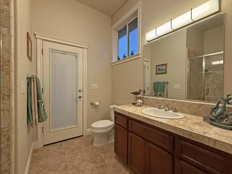 Bath - 2807 Montana Sky Dr, Redding, CA 96002 photo 4 of 6