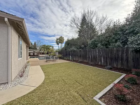 Exterior - 2807 Montana Sky Dr, Redding, CA 96002 photo 7 of 9
