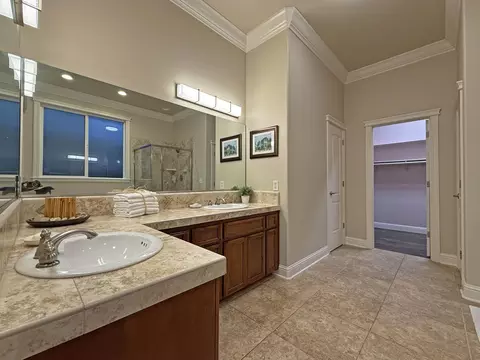 Bath - 2807 Montana Sky Dr, Redding, CA 96002 photo 5 of 6