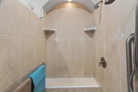 Bath - 2275 Crescent Moon Dr, Redding, CA 96001 photo 5 of 7