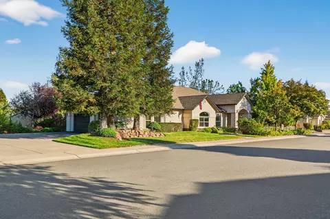 2275 Crescent Moon Dr, Redding, CA 96001