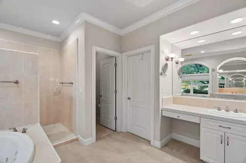 Bath - 2275 Crescent Moon Dr, Redding, CA 96001 photo 3 of 7