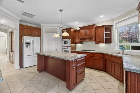 Kitchen - 2275 Crescent Moon Dr, Redding, CA 96001 photo 4 of 4