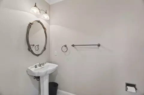 Bath - 2275 Crescent Moon Dr, Redding, CA 96001 photo 7 of 7