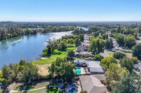 3425 Riverview Dr, Redding, CA 96001