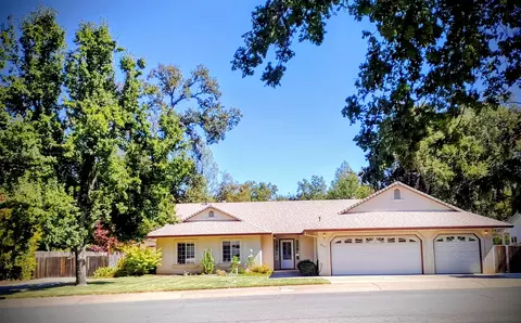 6787 Hemlock St, Redding, CA 96001
