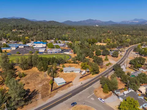 View/Area - 3488 Oasis Rd, Redding, CA 96003 photo 9 of 9