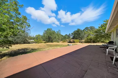 Exterior - 3488 Oasis Rd, Redding, CA 96003 photo 6 of 10
