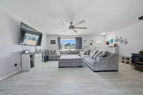 Living - 3488 Oasis Rd, Redding, CA 96003 photo 1 of 1