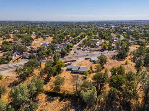 View/Area - 3488 Oasis Rd, Redding, CA 96003 photo 5 of 9