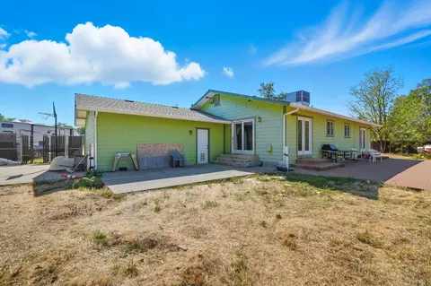 Exterior - 3488 Oasis Rd, Redding, CA 96003 photo 4 of 10