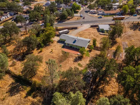 View/Area - 3488 Oasis Rd, Redding, CA 96003 photo 4 of 9