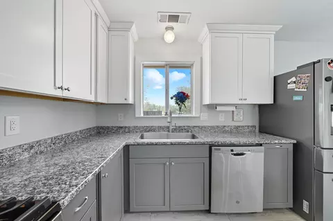 Kitchen - 3488 Oasis Rd, Redding, CA 96003 photo 4 of 5
