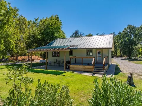 18030 Blackberry Ln, Redding, CA 96003 photo 1