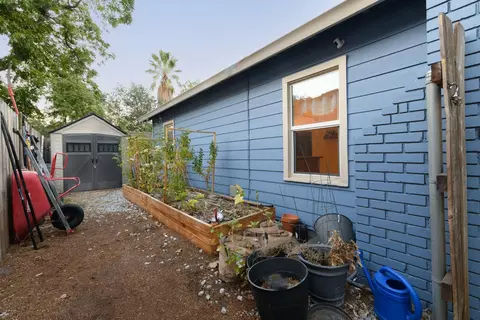 Exterior - 2124 Garden Ave, Redding, CA 96001 photo 4 of 4