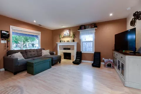 Living - 2124 Garden Ave, Redding, CA 96001 photo 1 of 1