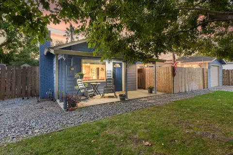 2124 Garden Ave, Redding, CA 96001