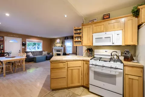 Kitchen - 2124 Garden Ave, Redding, CA 96001 photo 2 of 2