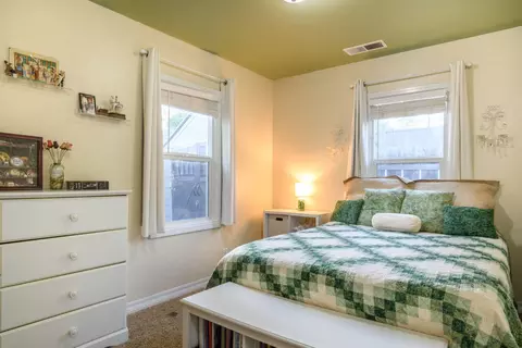 Bedroom - 2124 Garden Ave, Redding, CA 96001 photo 1 of 2