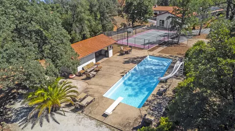 17832 Windsor Ln, Anderson, CA 96007
