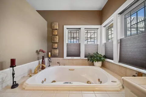 Bath - 16281 Valparaiso Way, Redding, CA 96001 photo 2 of 4