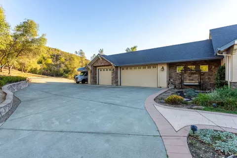 Exterior - 16281 Valparaiso Way, Redding, CA 96001 photo 7 of 11