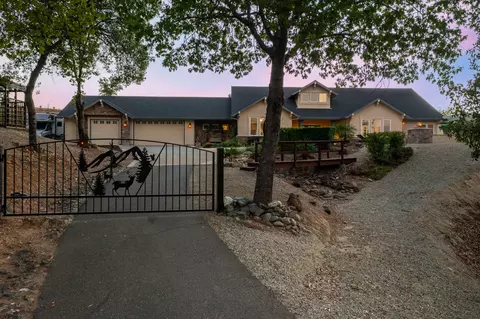 Exterior - 16281 Valparaiso Way, Redding, CA 96001 photo 10 of 11