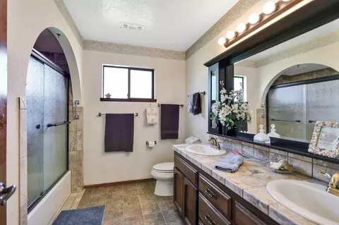 Bath - 7545 Fiesta Way, Redding, CA 96002 photo 1 of 4