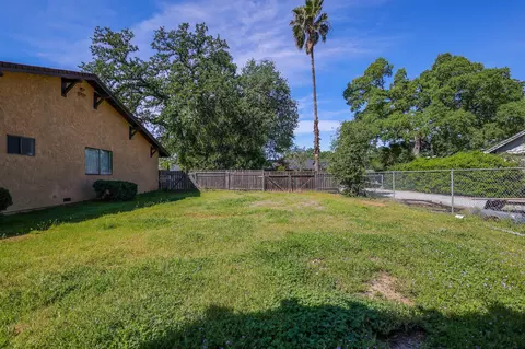 Exterior - 7545 Fiesta Way, Redding, CA 96002 photo 16 of 18