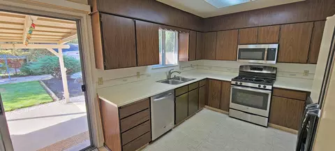 3435 Glenwood Dr, Redding, CA 96003 photo 9