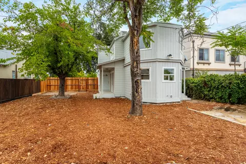Exterior - 10251027 Parkview Ave, Redding, CA 96001 photo 9 of 11