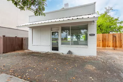 Exterior - 10251027 Parkview Ave, Redding, CA 96001 photo 5 of 11
