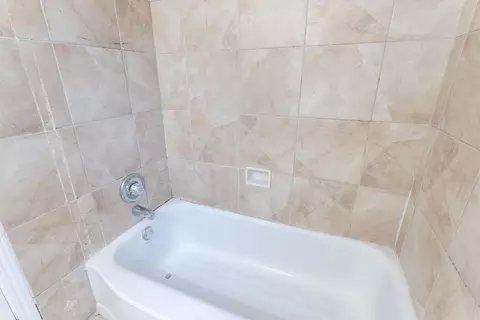 Bath - 10251027 Parkview Ave, Redding, CA 96001 photo 3 of 5
