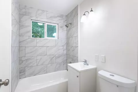 Bath - 10251027 Parkview Ave, Redding, CA 96001 photo 4 of 5