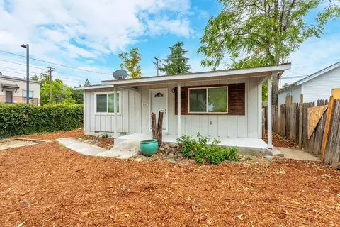 Exterior - 10251027 Parkview Ave, Redding, CA 96001 photo 4 of 11
