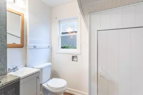Bath - 10251027 Parkview Ave, Redding, CA 96001 photo 2 of 5