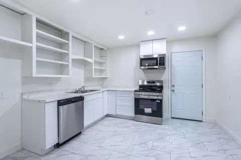 Kitchen - 10251027 Parkview Ave, Redding, CA 96001 photo 3 of 5