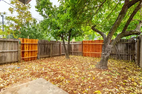 Exterior - 10251027 Parkview Ave, Redding, CA 96001 photo 6 of 11
