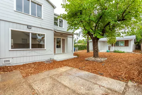 Exterior - 10251027 Parkview Ave, Redding, CA 96001 photo 7 of 11