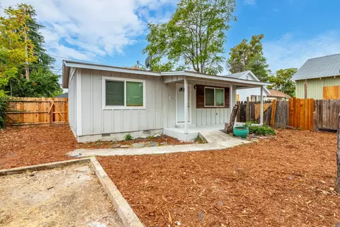 Exterior - 10251027 Parkview Ave, Redding, CA 96001 photo 10 of 11